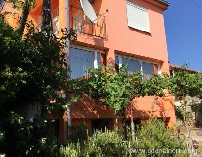 Holiday home Orange , logement privé à Utjeha, Mont&eacute;n&eacute;gro - 2018-07-02 16-39-37